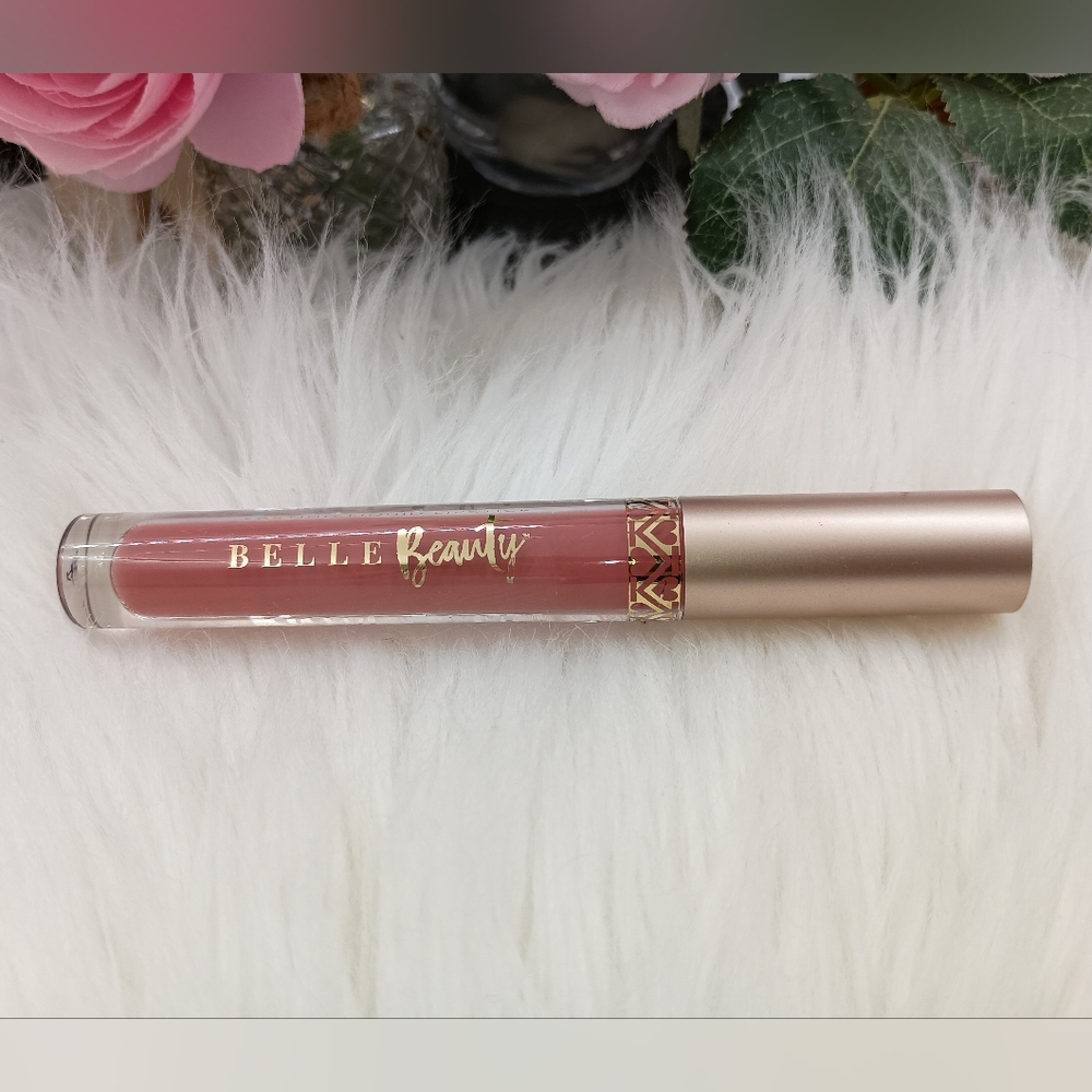 BELLE BEAUTY KISSER FIXER HYDRA SHINE LIP GLOSS. SHADE: BERRY NUDE